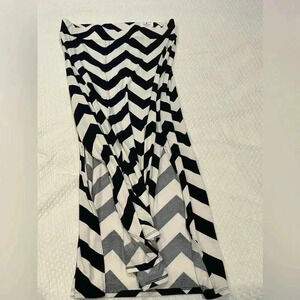 a.n.a Black White Chevron Long Maxi Skirt